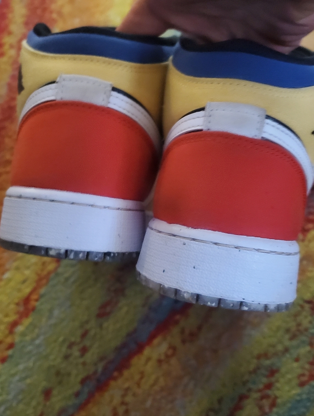 Nike Air Jordan 1 Mids 7Y - Picture 5 of 7